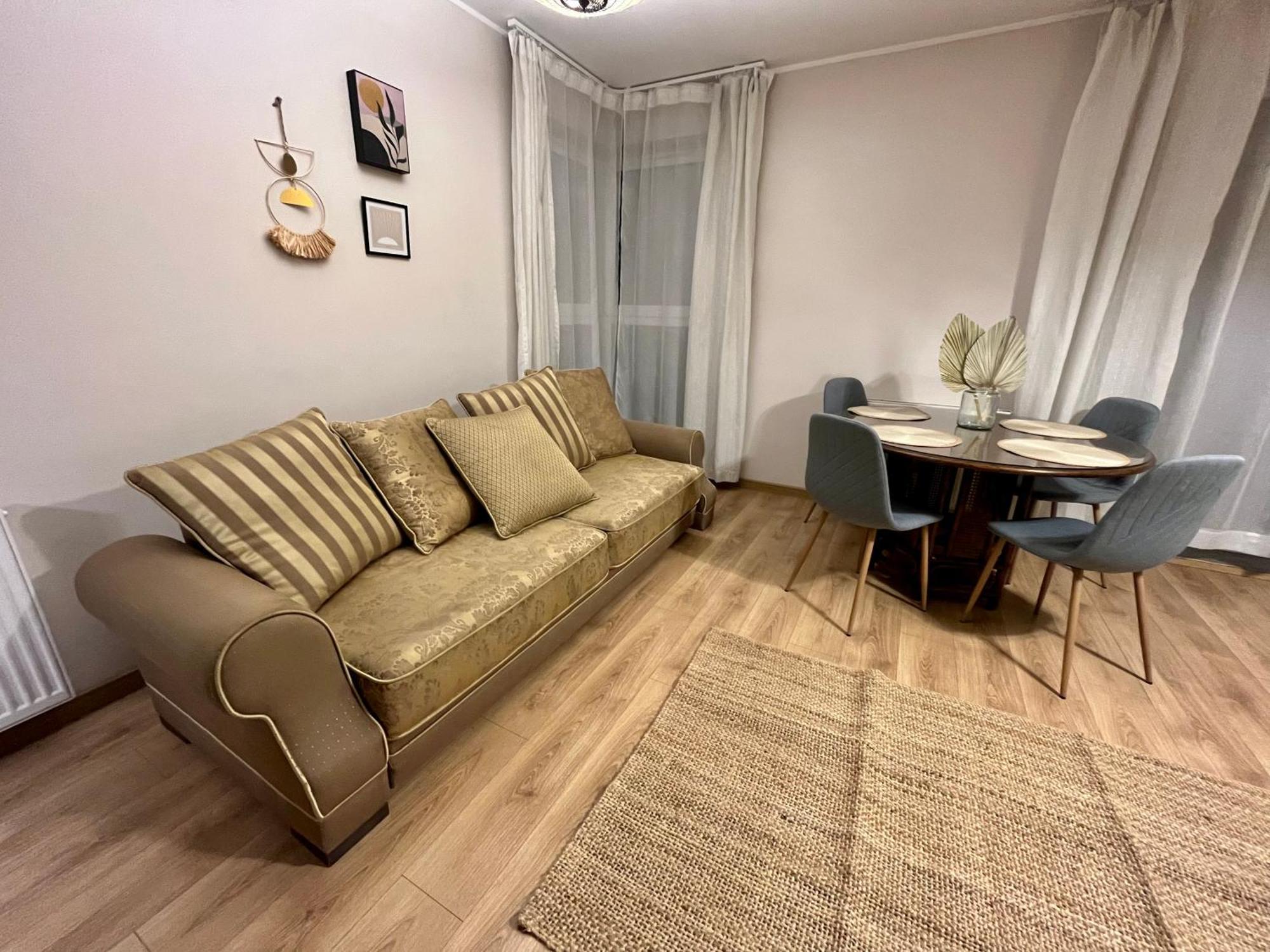 Oldtown Retro Apartment By Marina With Balcony For 6 People Гданьск Экстерьер фото